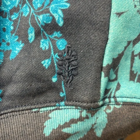 FP Movement Sprint To The Finish Printed Hoodie in Blue Floral, size Medium, NWT - Picture 12 of 12